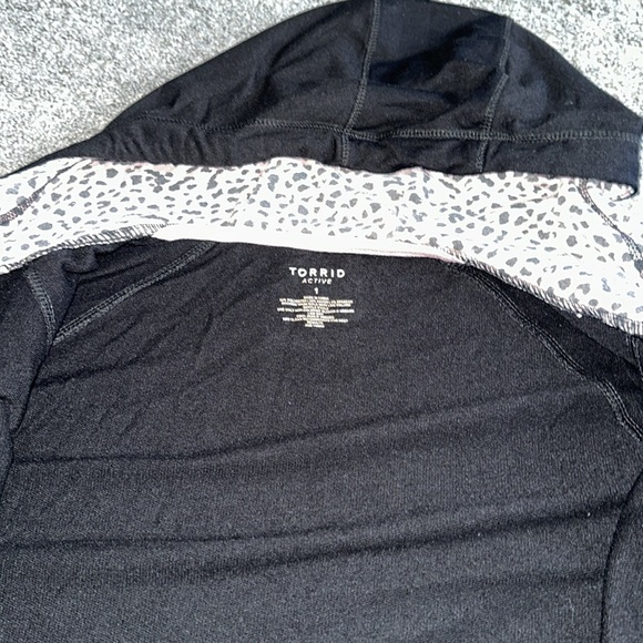 Torrid Active zip hoodie - Picture 3 of 4